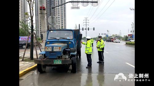 整治無(wú)證貨運(yùn)車輛，守護(hù)道路運(yùn)輸安全